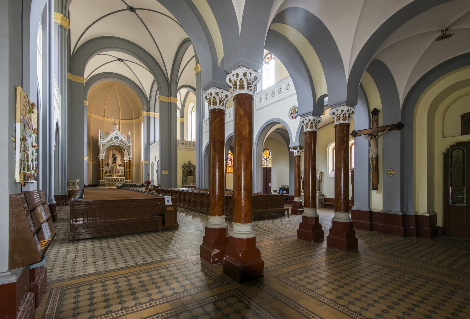 Filipov_interiér baziliky_foto Jiří Stejskal